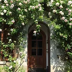Le Chenia Holiday home
