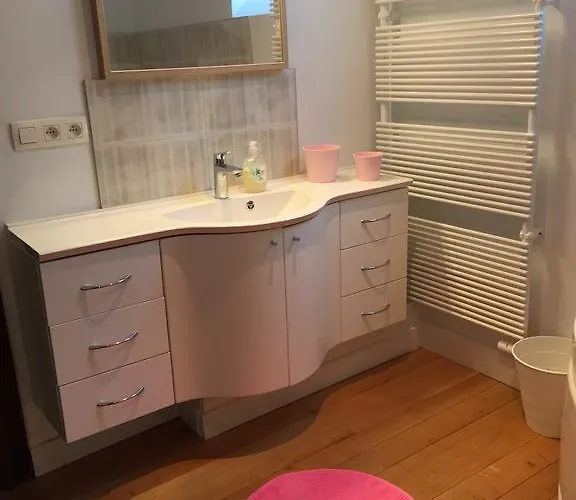 Nyaraló Le Chenia Wanze